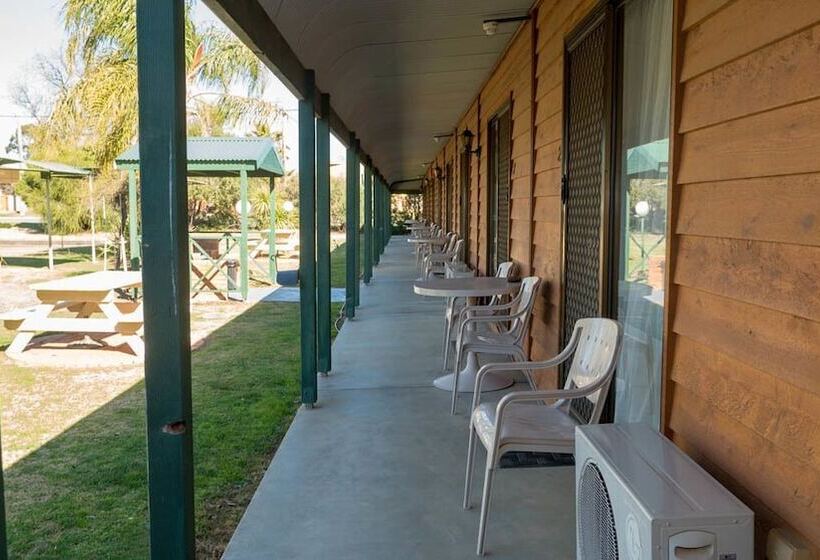 مُتل Deniliquin Country Club Motor Inn
