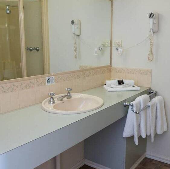مُتل Deniliquin Country Club Motor Inn