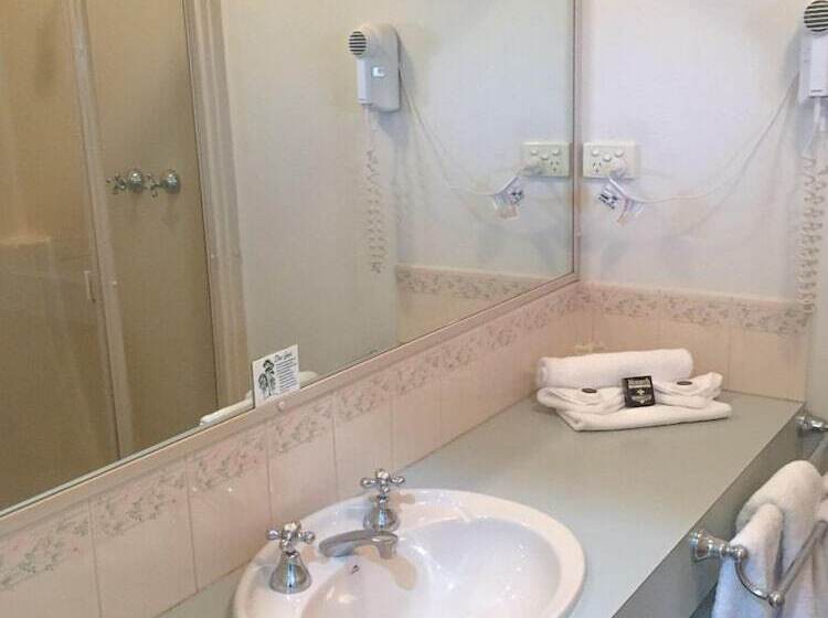 مُتل Deniliquin Country Club Motor Inn