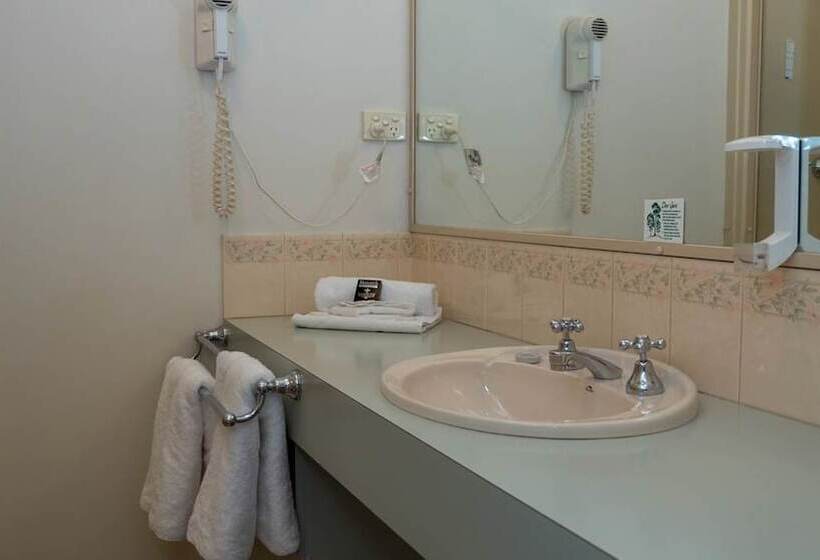 مُتل Deniliquin Country Club Motor Inn