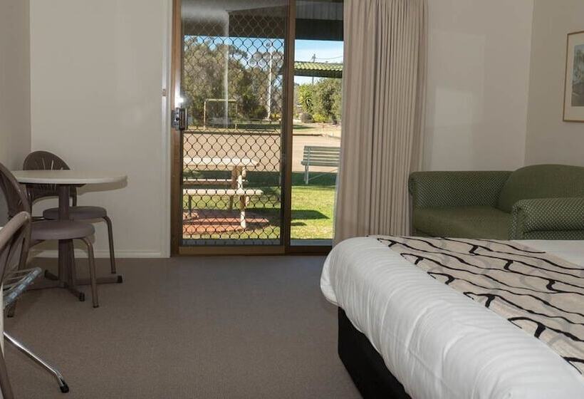 مُتل Deniliquin Country Club Motor Inn