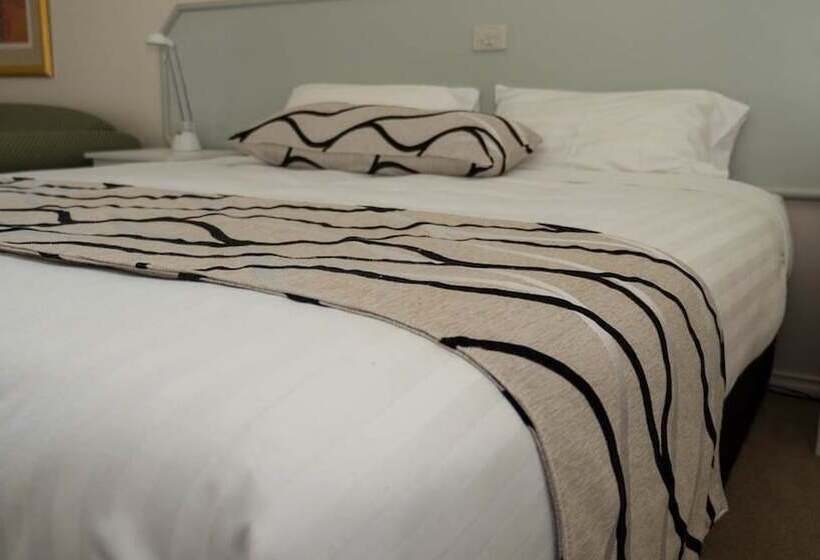 مُتل Deniliquin Country Club Motor Inn