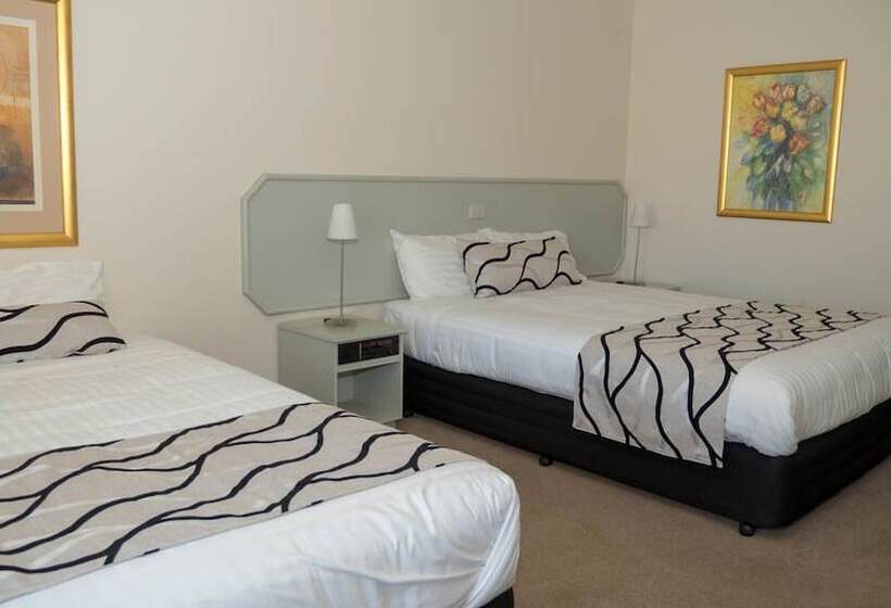 مُتل Deniliquin Country Club Motor Inn