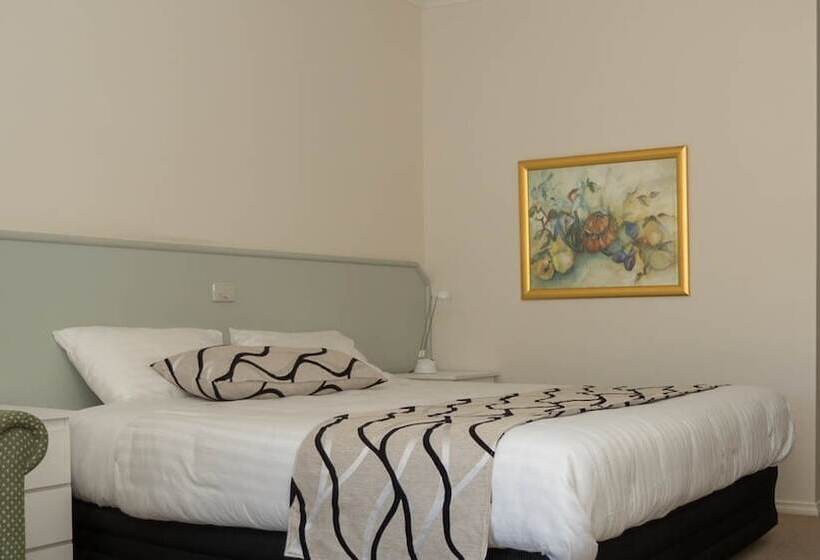 مُتل Deniliquin Country Club Motor Inn