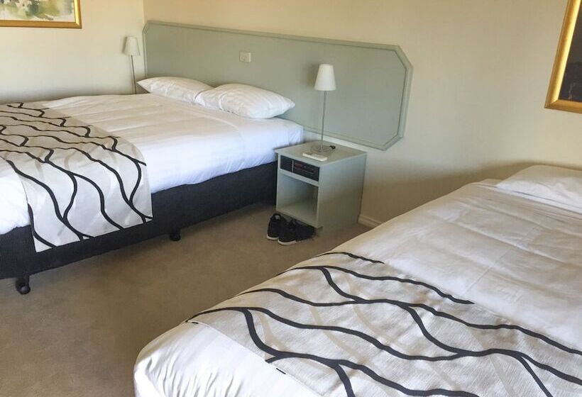 مُتل Deniliquin Country Club Motor Inn
