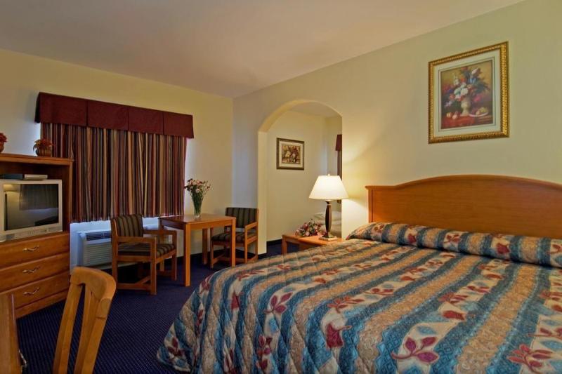 هتل Americas Best Value Inn And Suites Bush International Airport