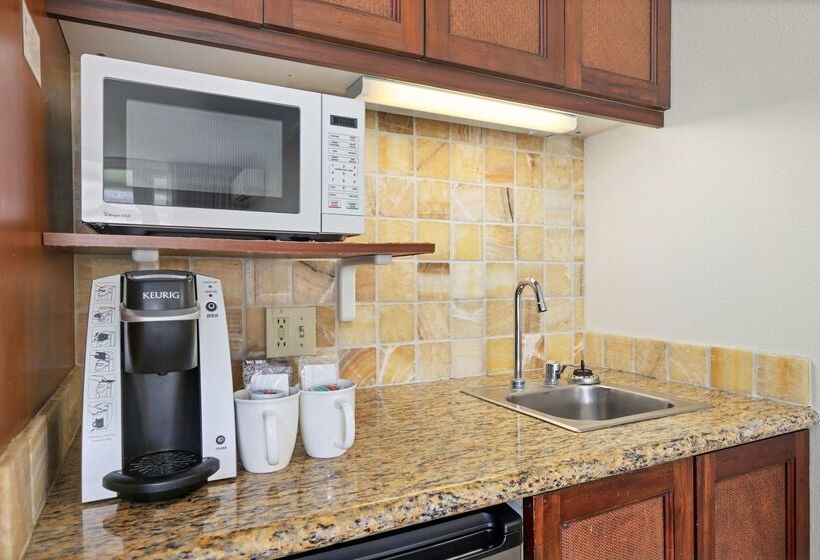 هتل Aston Islander On The Beach