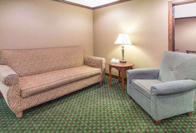 هتل Baymont By Wyndham Davenport