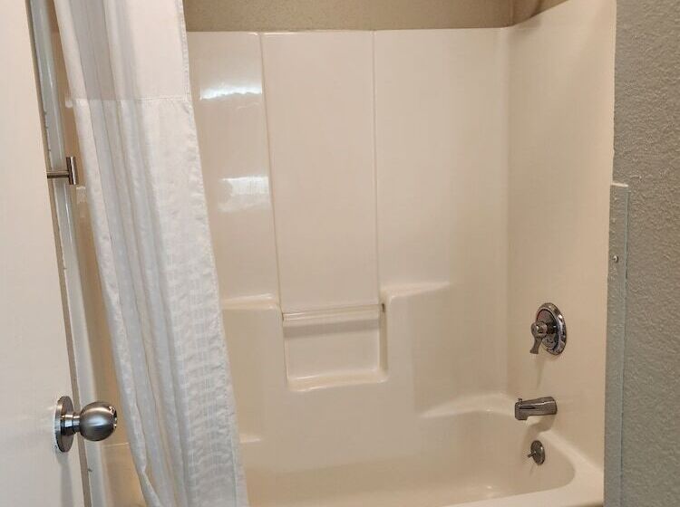 هتل Baymont By Wyndham Davenport