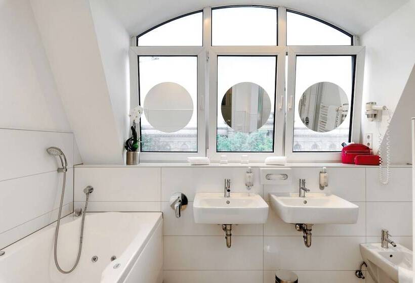 Отель Berlin Mitte By Campanile