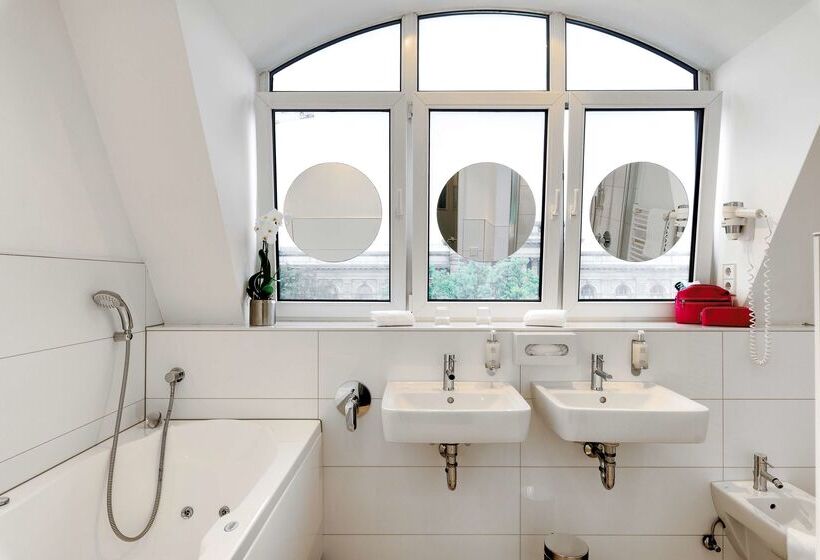 Отель Berlin Mitte By Campanile