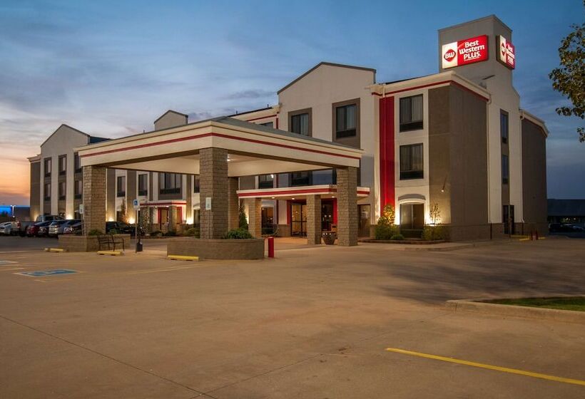 בית מלון כפרי Best Western Plus Memorial Inn