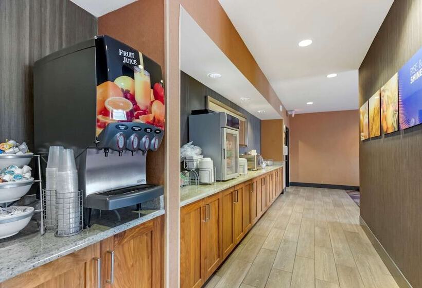 هتل Comfort Inn & Suites Market   Airport