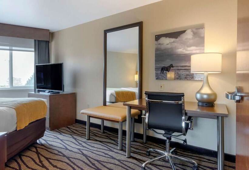 هتل Comfort Inn & Suites Market   Airport