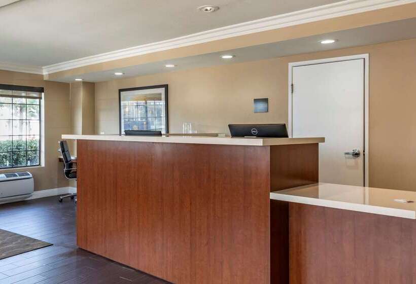 هتل Comfort Inn & Suites Ventura Beach