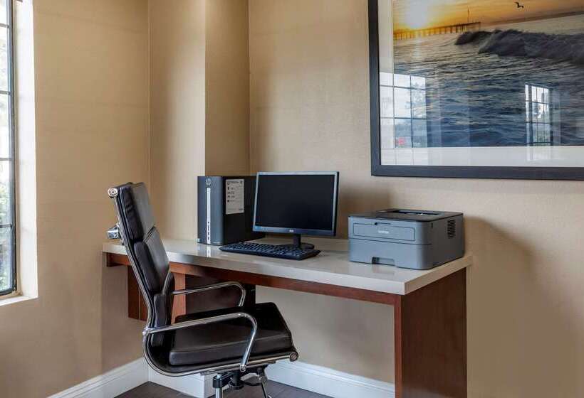 هتل Comfort Inn & Suites Ventura Beach
