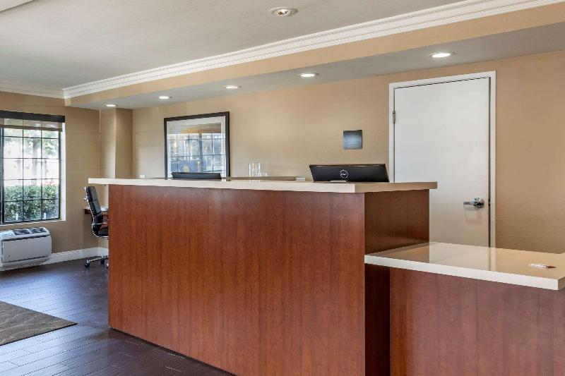 هتل Comfort Inn & Suites Ventura Beach