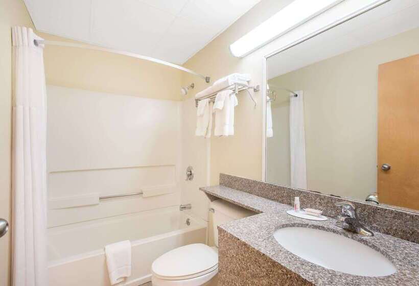هتل Days Inn By Wyndham Colchester Burlington