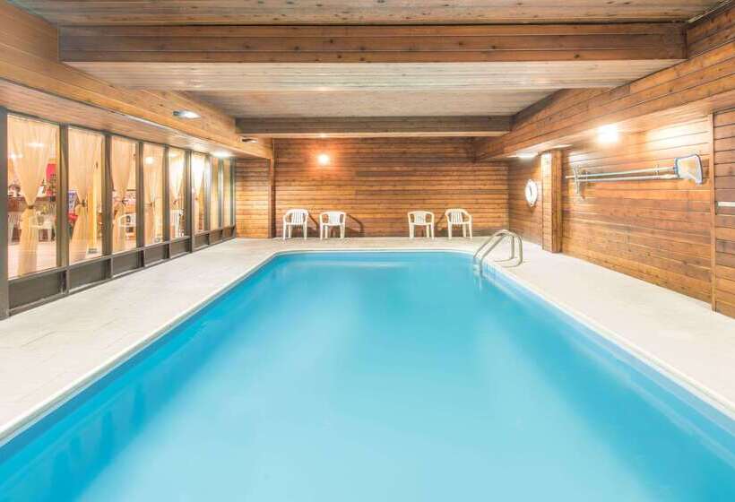 هتل Days Inn By Wyndham Colchester Burlington