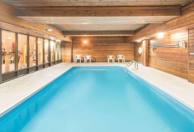 هتل Days Inn By Wyndham Colchester Burlington