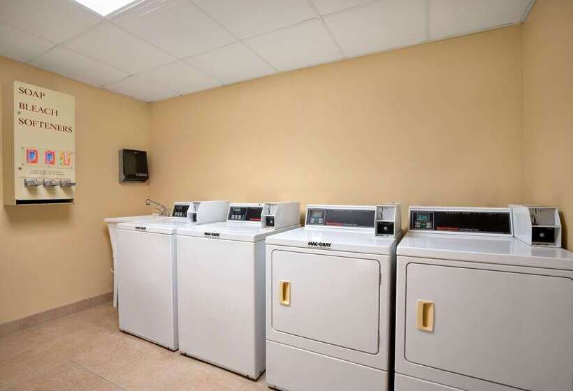 هتل Days Inn By Wyndham Jacksonville Airport