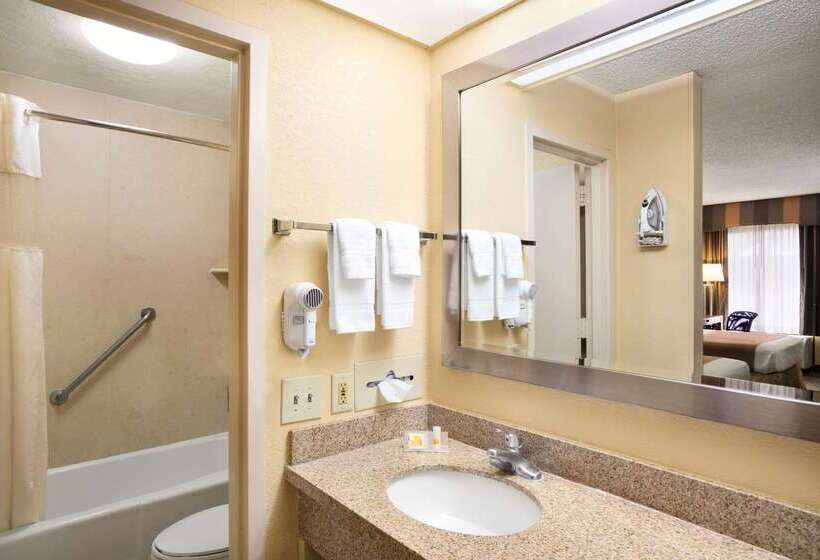 هتل Days Inn By Wyndham Jacksonville Airport