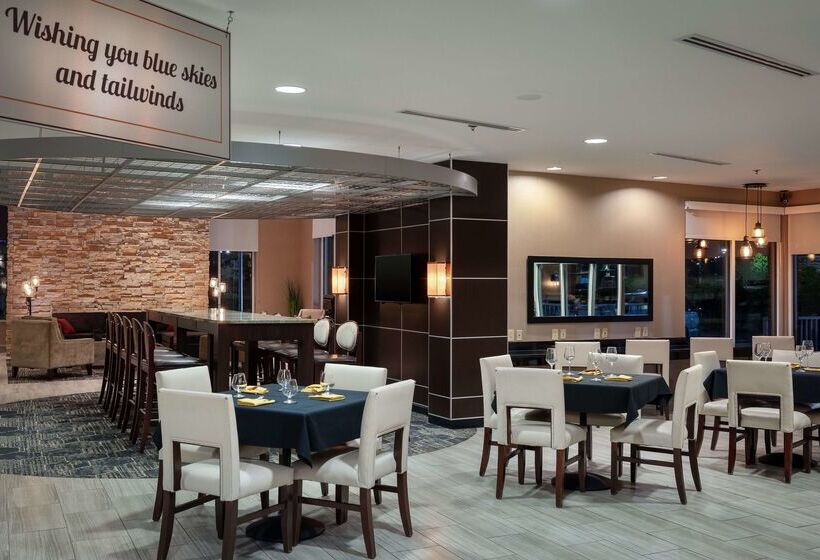 فندق Doubletree By Hilton Savannah Airport