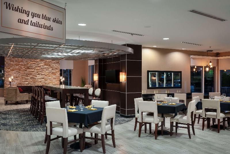 فندق Doubletree By Hilton Savannah Airport