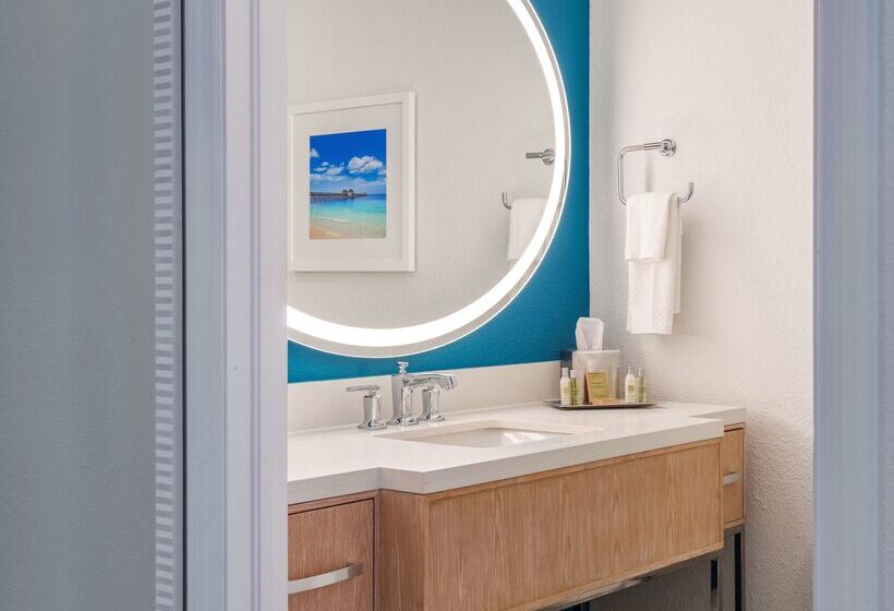 فندق Doubletree Suites By Hilton Naples