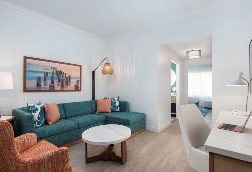 فندق Doubletree Suites By Hilton Naples
