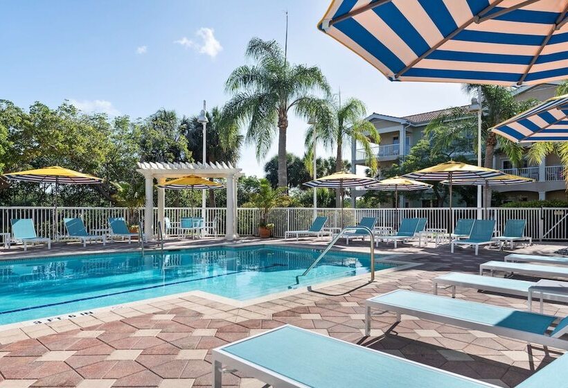 فندق Doubletree Suites By Hilton Naples