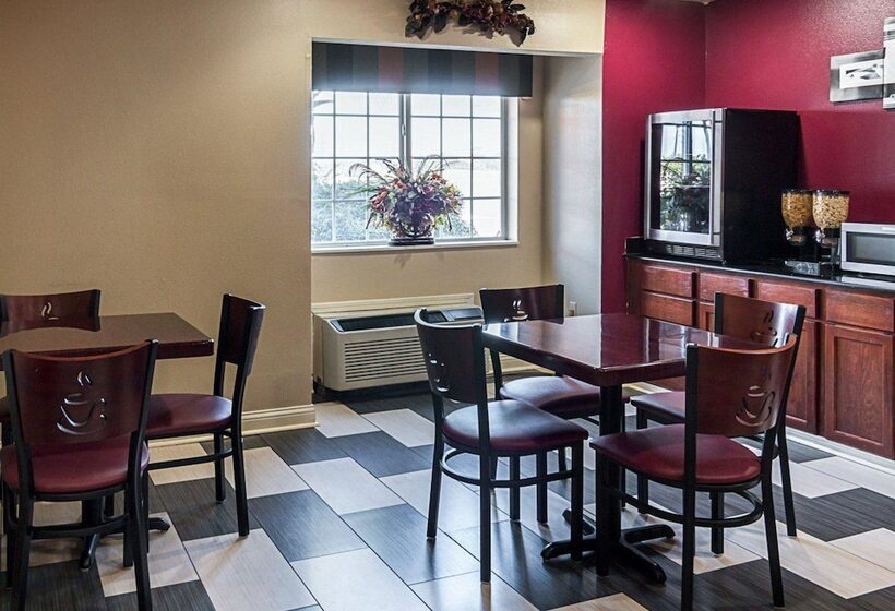 בית מלון כפרי Econo Lodge Inn & Suites Natchitoches