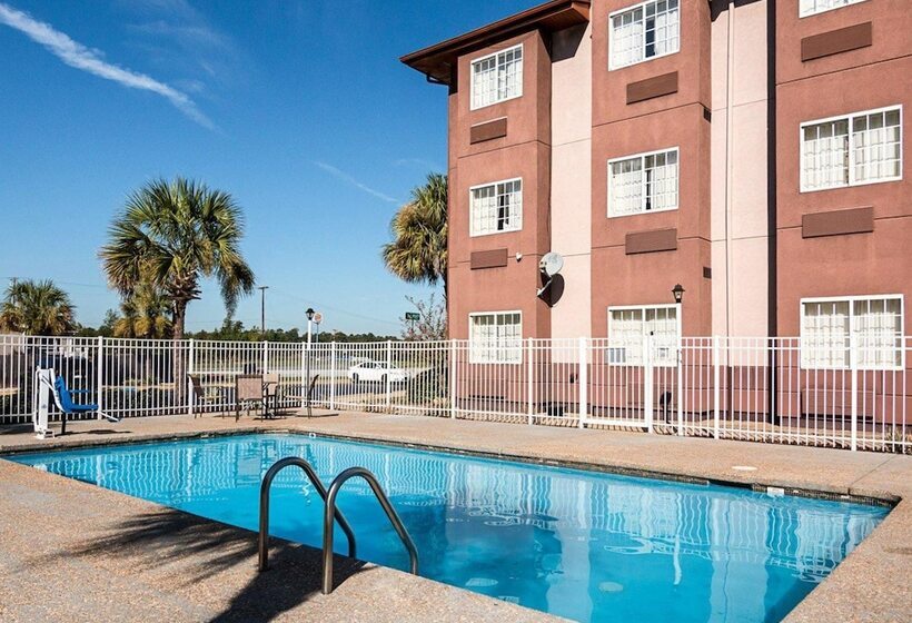 בית מלון כפרי Econo Lodge Inn & Suites Natchitoches