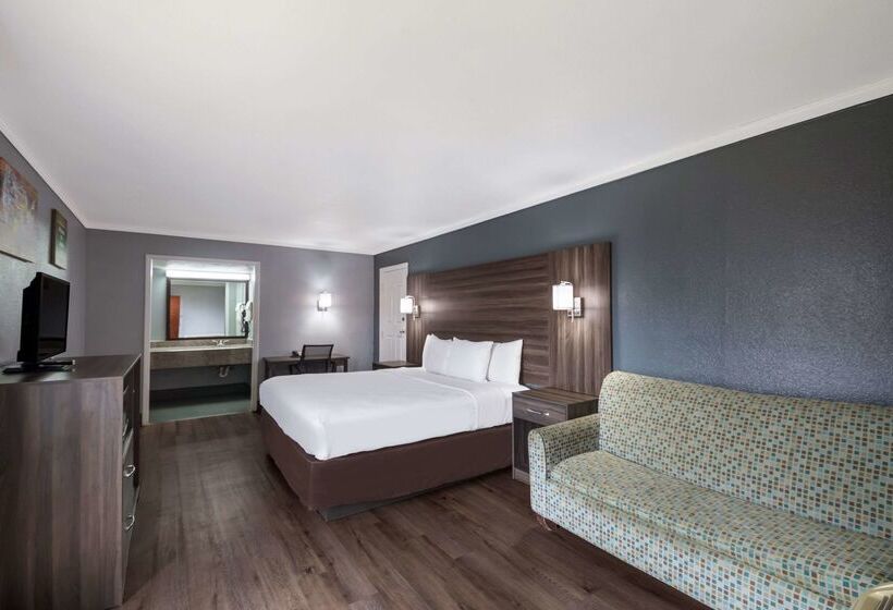 هتل Econo Lodge Near The Domain   The Arboretum