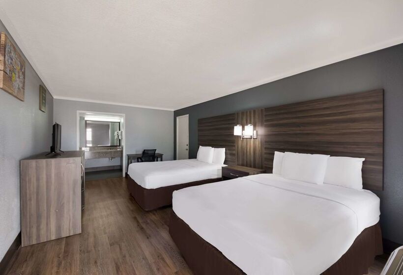 هتل Econo Lodge Near The Domain   The Arboretum