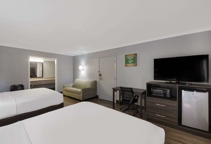 هتل Econo Lodge Near The Domain   The Arboretum