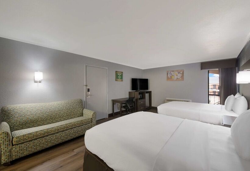 هتل Econo Lodge Near The Domain   The Arboretum