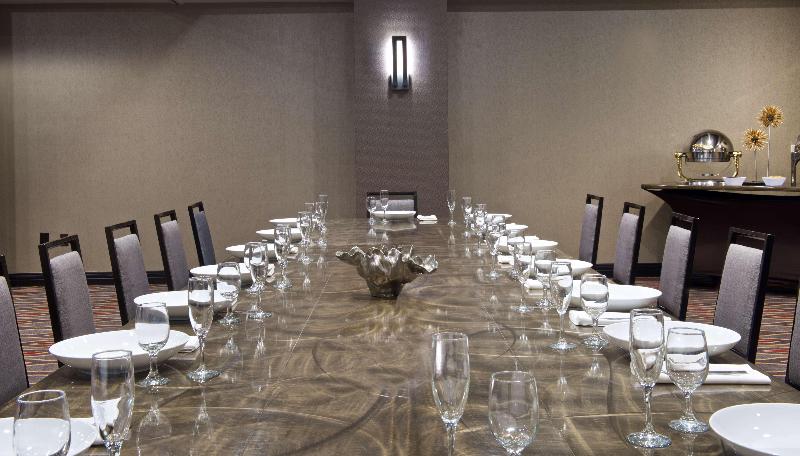 هتل Embassy Suites By Hilton Dulles Airport