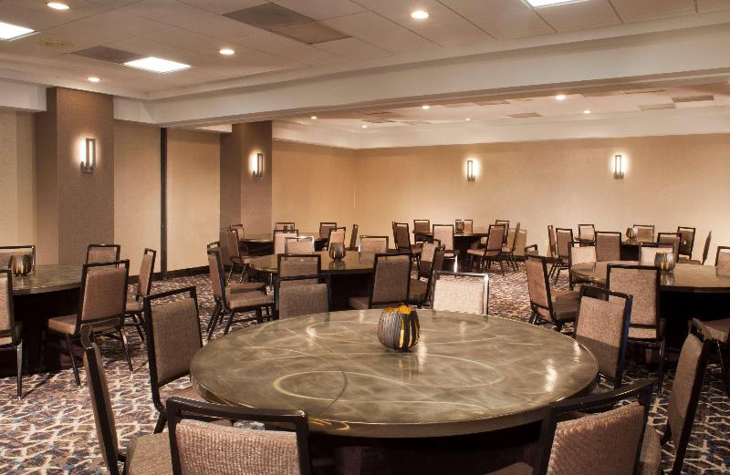 هتل Embassy Suites By Hilton Dulles Airport