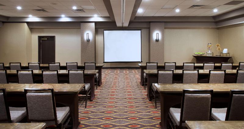هتل Embassy Suites By Hilton Dulles Airport