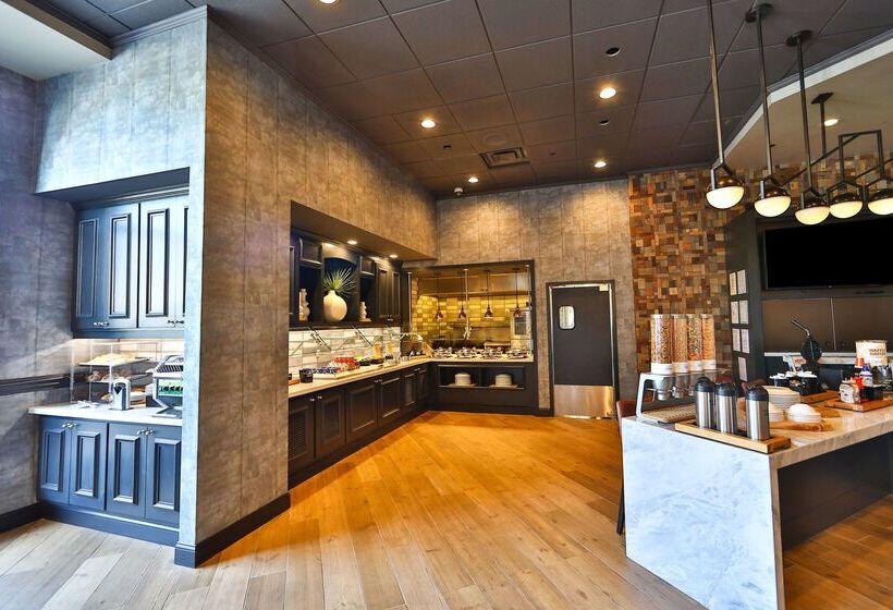 هتل Hilton Garden Inn Savannah Historic District