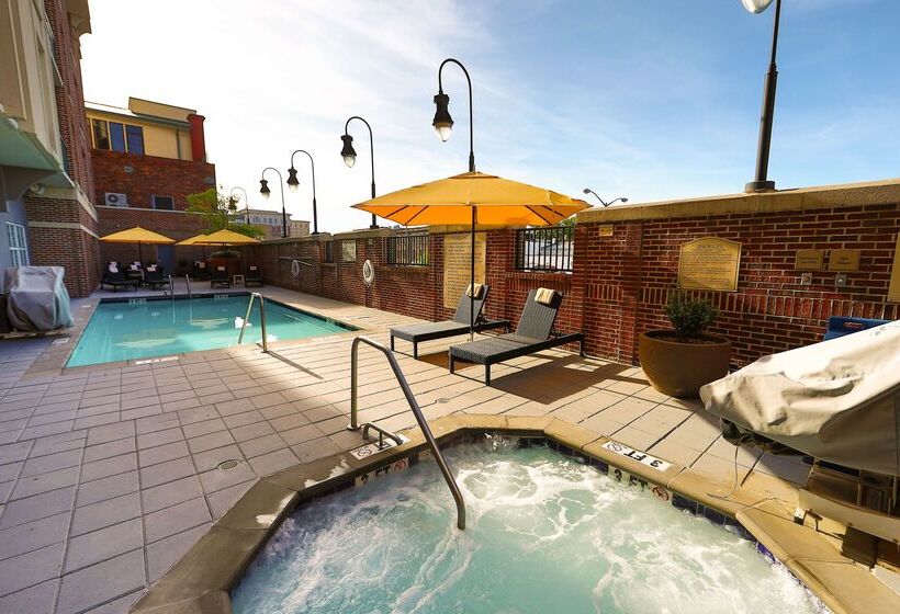 هتل Hilton Garden Inn Savannah Historic District