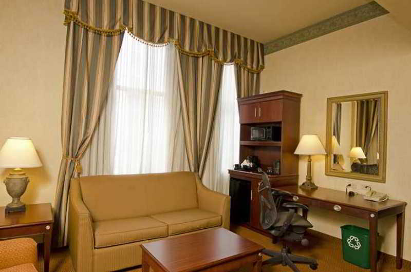 هتل Hilton Garden Inn Indianapolis Downtown