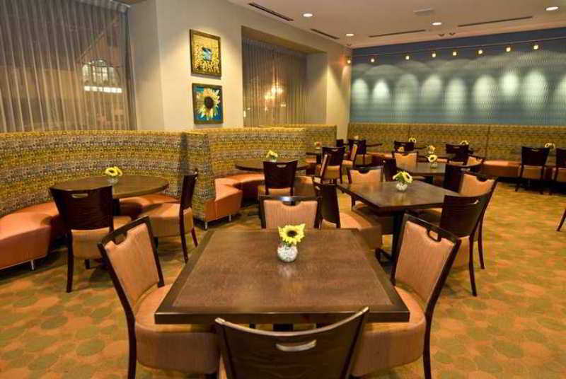 هتل Hilton Garden Inn Indianapolis Downtown