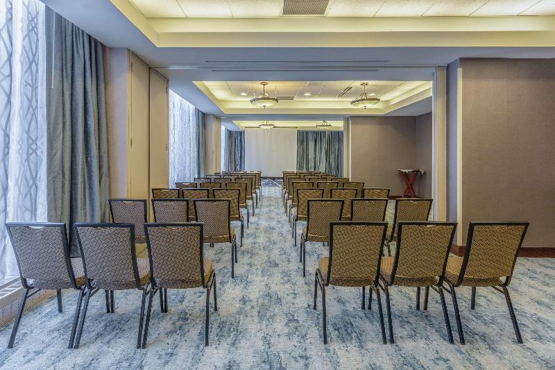 هتل Hilton Garden Inn Indianapolis Downtown