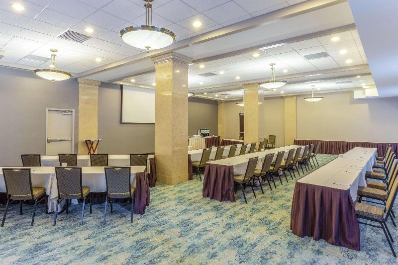 هتل Hilton Garden Inn Indianapolis Downtown