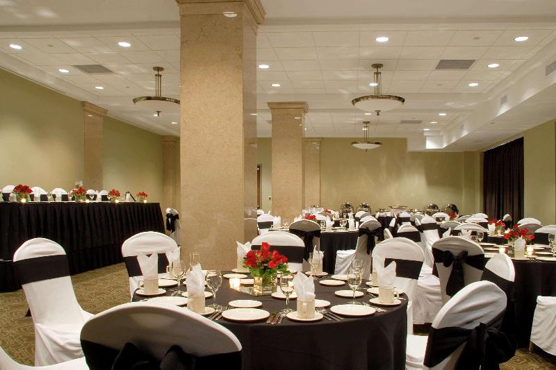 هتل Hilton Garden Inn Indianapolis Downtown