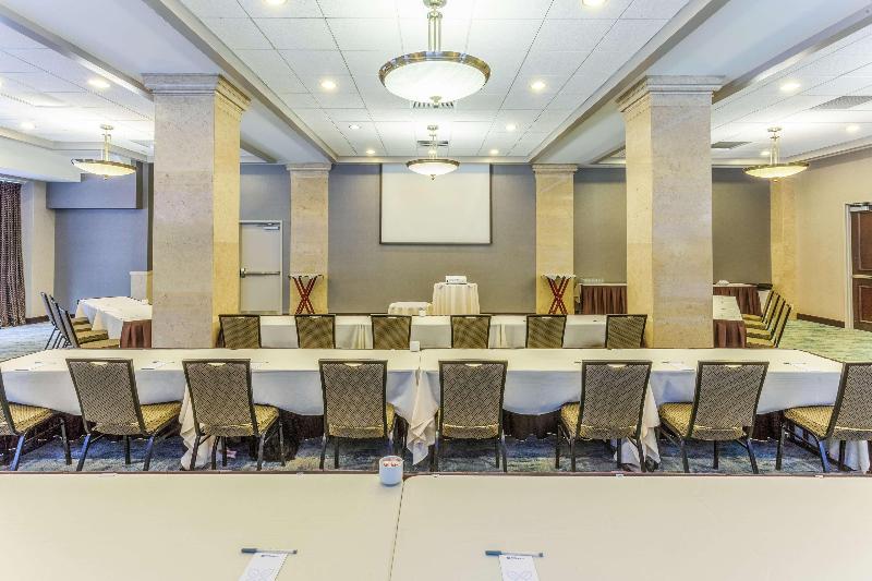 هتل Hilton Garden Inn Indianapolis Downtown