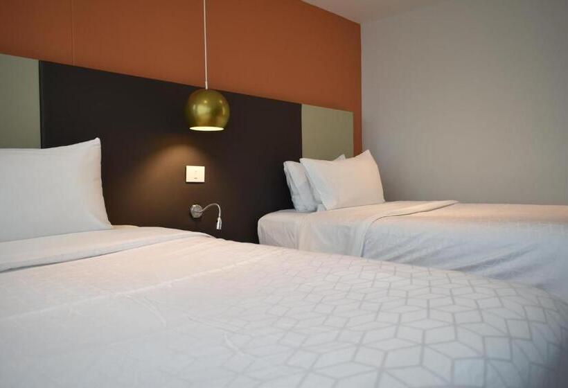 هتل Holiday Inn Express & Suites Medellin, An Ihg