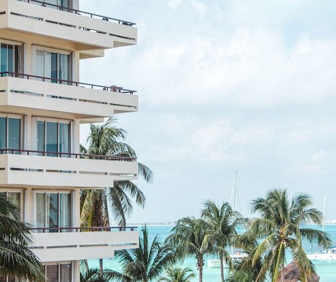 هتل Ixchel Beach